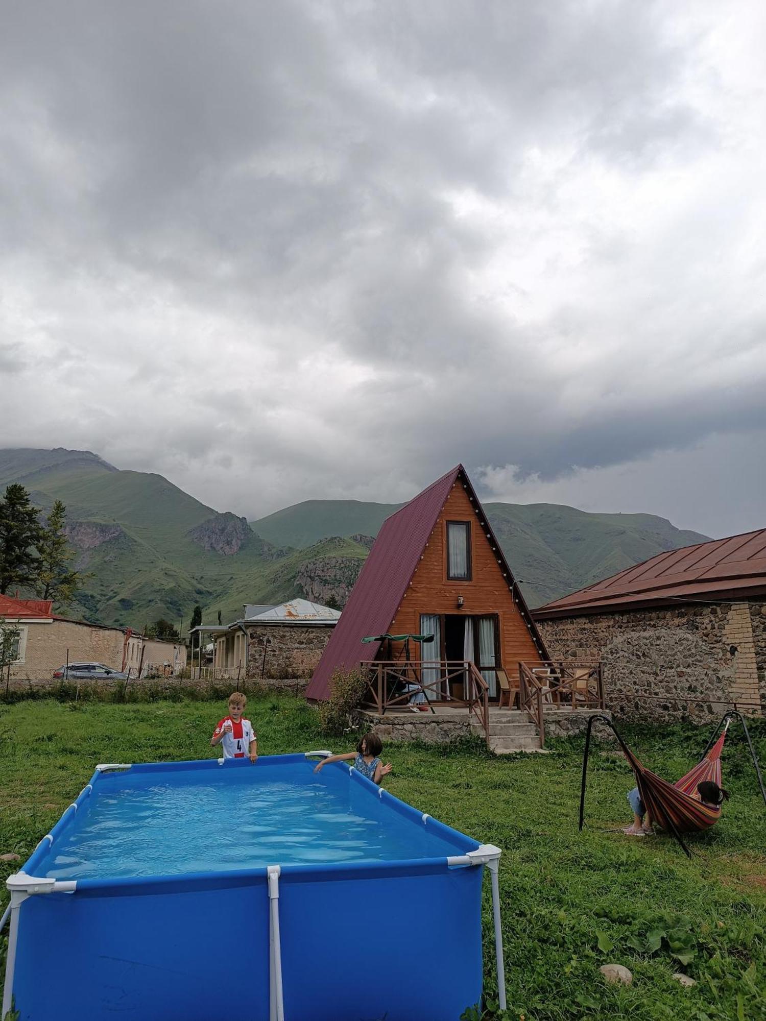 Cottage Natali Казбеги Екстериор снимка